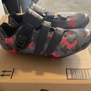 Mens size 46 (US 11) Speed brand cycling shoes